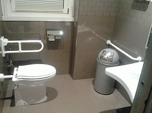 Bagno dei disabili dell'associazione milanese restaurato