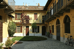 Giardino di cortile milanese restaurato
