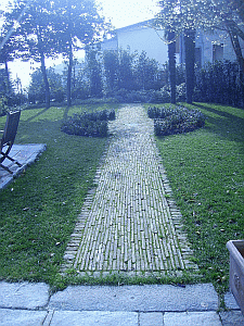 Giardino di palazzo lombardo restaurato